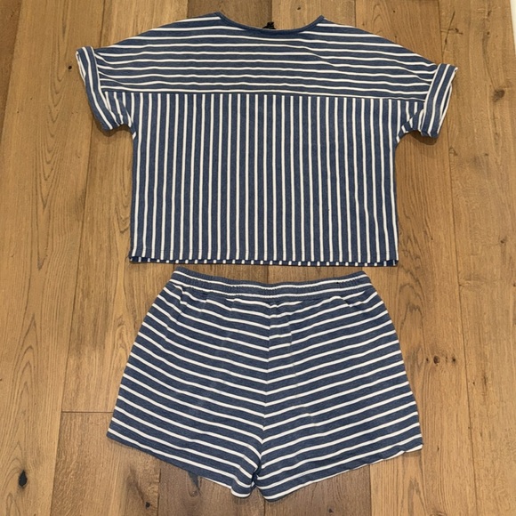 Banana Republic Knit Terry Dolman Top and Pull-On Short Set - Picture 3 of 5